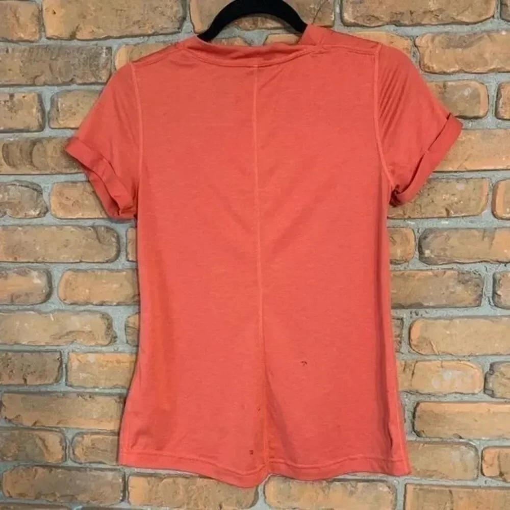 The‎ North Face Top Womens Small Orange FlashDry Athletic V-Neck Performance Tee - Picture 2 of 4